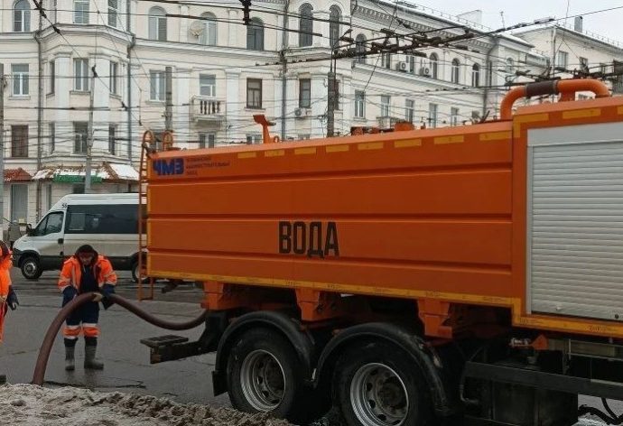 В Туле усиленно откачивают талую воду с улиц