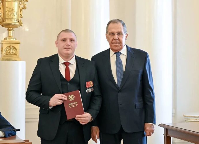 Сергей Лавров вручил дипломы МГИМО тульским ветеранам СВО