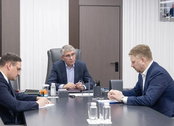 Губернатор Тульской области Дмитрий Миляев провел рабочую встречу с генеральным директором компании «Энергомаш» Денисом Пашковым.