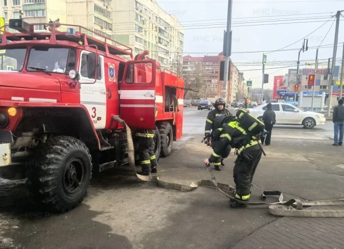 Тульские огнеборцы провели учения в одном из торговых центров города.