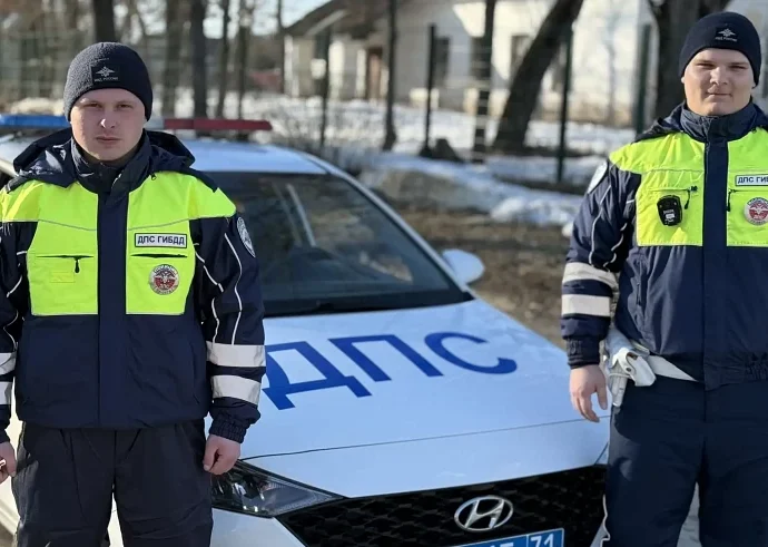 В Щёкино инспекторы ДПС вынесли женщину из горящего дома