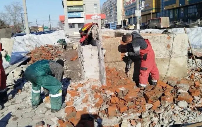 В Пролетарском округе началась реконструкция постамента памятника «Катюша».