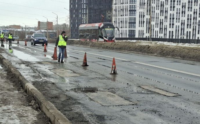 Дорожные службы Тулы приступили к активному ямочному ремонту. В списке первоочередных объектов — более двадцати улиц.