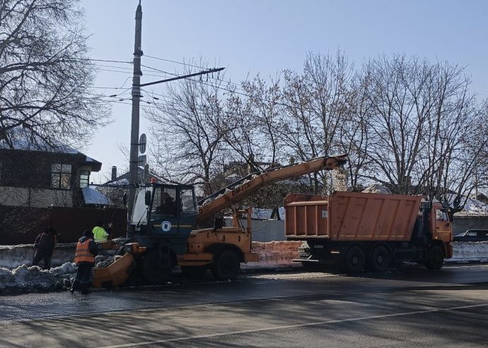 За сутки коммунальщики вывезли с улиц Тулы более 4 тысяч кубометров снега