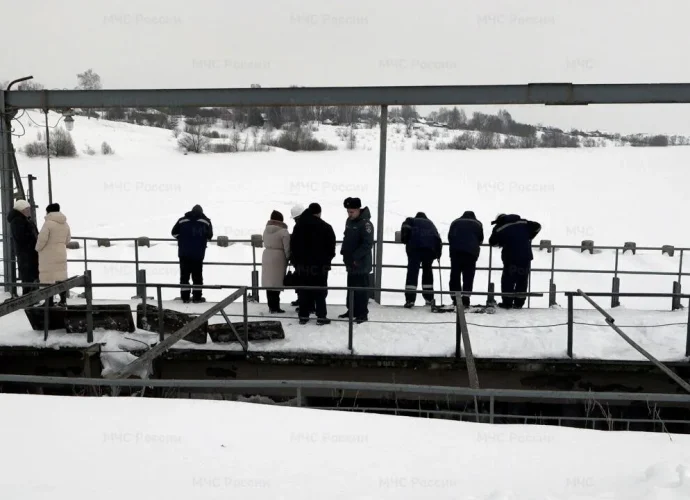 В преддверии весеннего половодья в Киреевском районе прошло выездное совещание на гидротехническом сооружении водохранилища в поселке Троицкий.