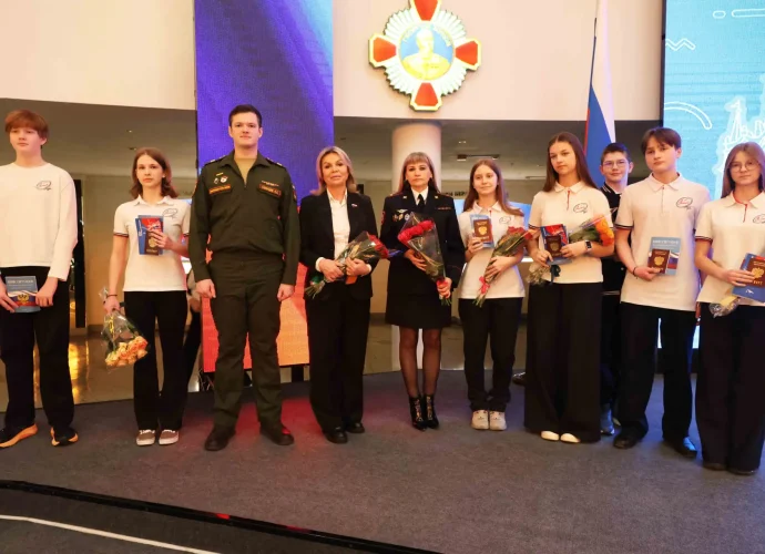 В Тульском государственном музее оружия прошла торжественная церемония вручения паспортов юным жителям региона.