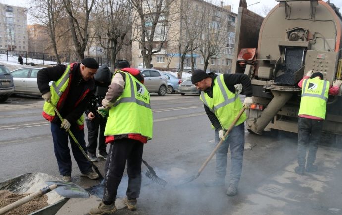 С начала года в областной столице восстановительный ремонт дорожного покрытия выполнен на площади около 4 тысяч квадратных метров.