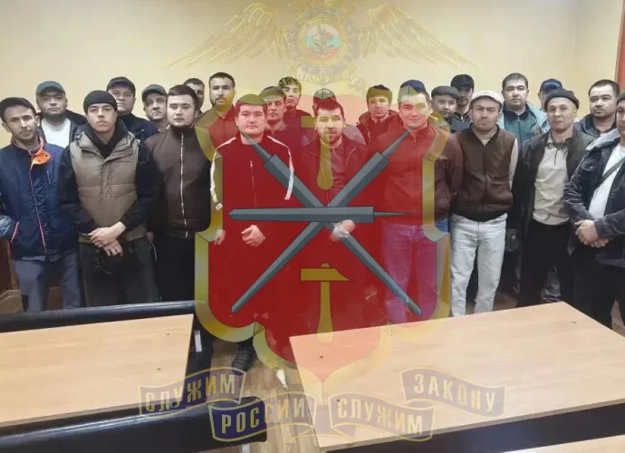Сотрудники ОМВД России по городу Новомосковску провели проверку соблюдения миграционного законодательства. Основное внимание уделялось иностранцам, нелегально работающим в городе, а также принимающим сторонам и работодателям.