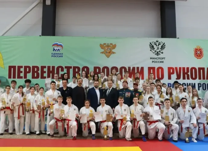 В многофункциональном спортивном комплексе «Тулица» состоялось торжественное открытие первенства России по рукопашному бою, посвященного памяти Героев России — военнослужащих Росгвардии.