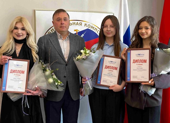 Ученицы из Тульской области вошли в число победителей и призеров Всероссийской олимпиады школьников по избирательному праву и процессу «Софиум». 