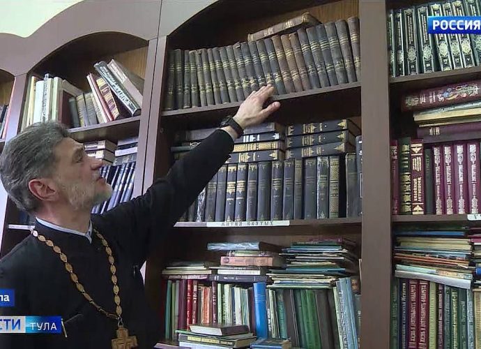 Более 5,5 тысяч книг и журналов: как живет библиотека при храме Сергия Радонежского в Туле