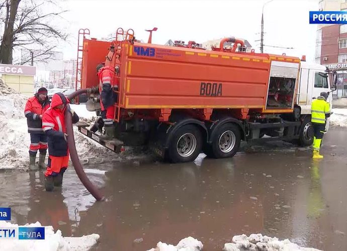 Большая вода начала испытывать коммунальщиков на прочность