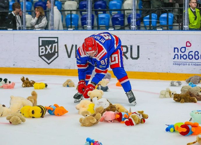 В Туле на хоккейном матче прошла благотворительная акция «Мишкопад»