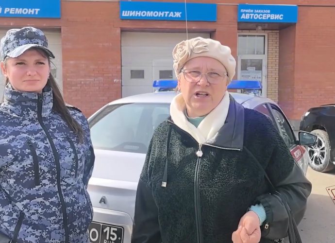 Сотрудники Управления вневедомственной охраны по городу Туле помогли водителю, чей автомобиль сломался прямо на дороге.