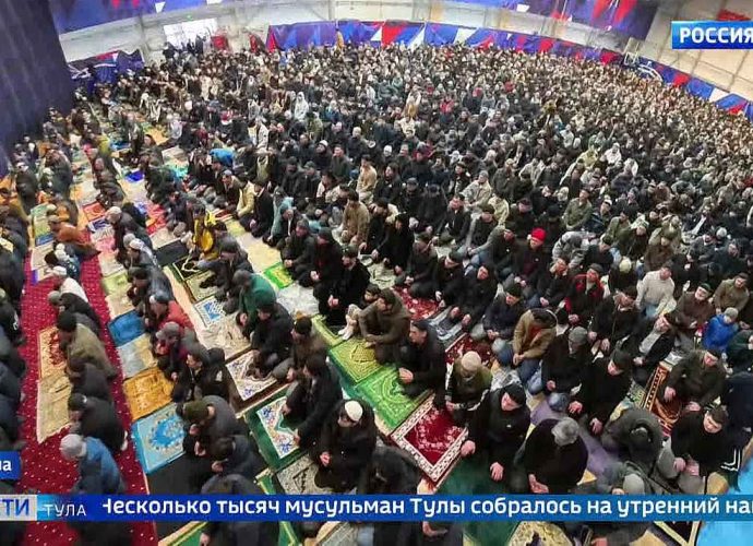 Несколько тысяч мусульман собрались на утренний намаз в Туле