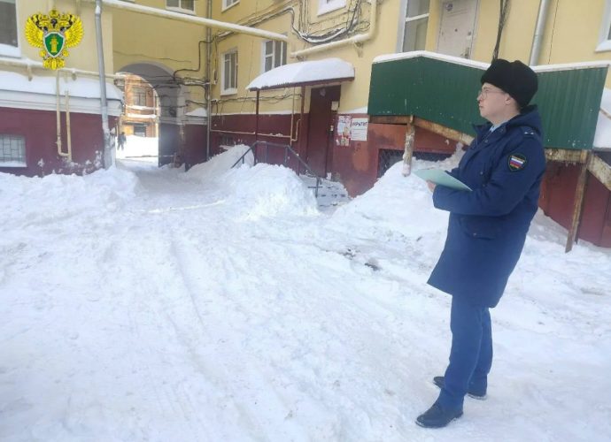 УК «ЖУК» не чистила снег во дворе на проспекте Ленина: прокуратура внесла представление