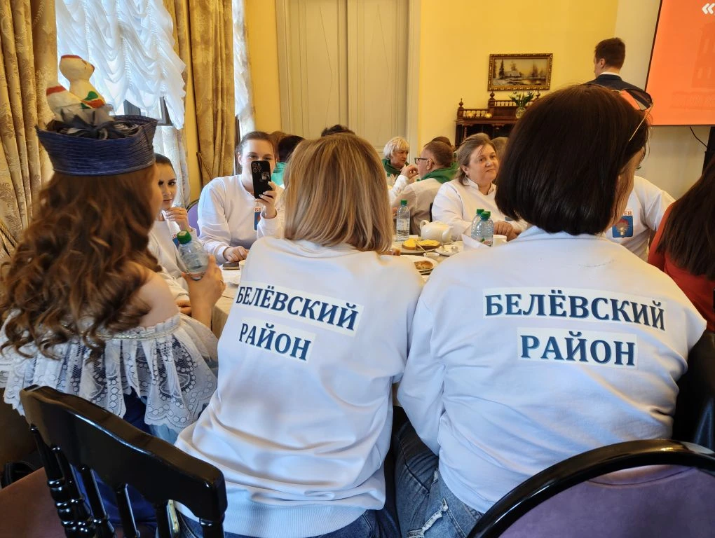 В усадьбе Мосоловых прошла командная игра «На одной волне»