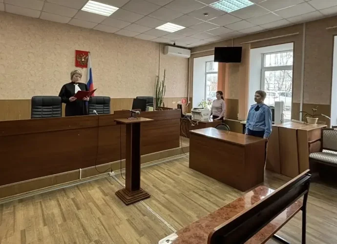 Прокуратура Плавского района поддержала обвинение по уголовному делу в отношении жителя Республики Молдова. Мужчина признан виновным в преступлении, предусмотренном пунктом «з» части 2 статьи 105 УК РФ — убийство, сопряжённое с разбоем.