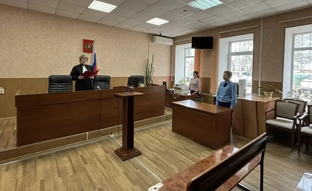 Прокуратура Плавского района поддержала обвинение по уголовному делу в отношении жителя Республики Молдова. Мужчина признан виновным в преступлении, предусмотренном пунктом «з» части 2 статьи 105 УК РФ — убийство, сопряжённое с разбоем.