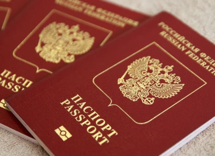 Управление по вопросам миграции УМВД России по Тульской области рекомендует жителям региона не откладывать оформление загранпаспортов на потом.