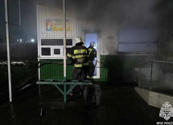 В Белёве на улице Мира произошел пожар в магазине