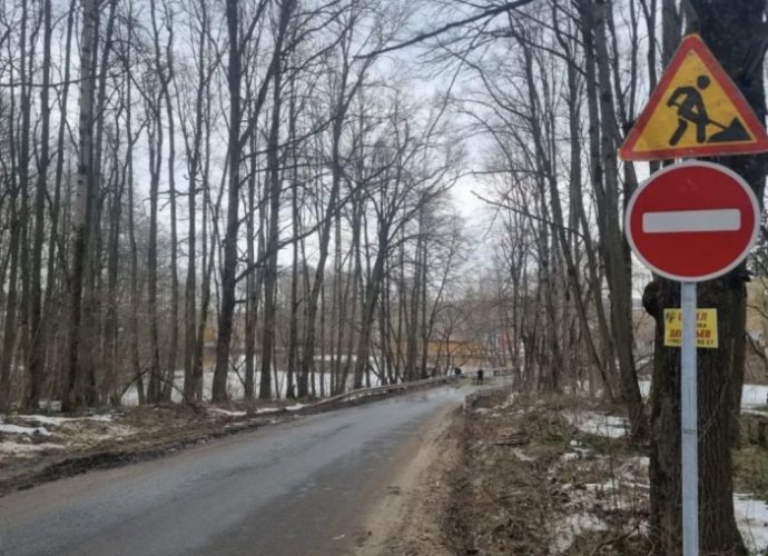 На участке дороги в деревне Мыза введено временное ограничение движения транспорта.