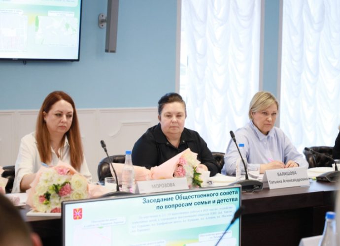 Илья Беспалов обсудил с многодетными семьями Тулы вопросы воды, дорог и благоустройства участков