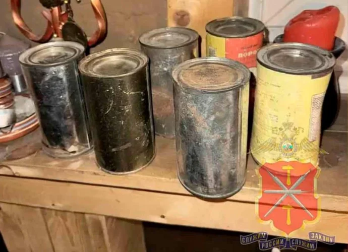 В Донском полицейские изъяли у 58-летнего мужчины 1,5 кг взрывчатки и 3 кг марихуаны