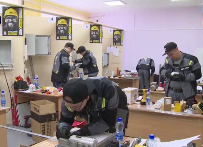 В Ясногорске прошел первый полуфинал Чемпионата электриков ИЭК
