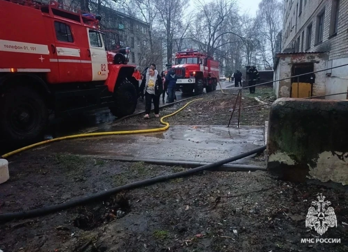 За сутки тульские спасатели потушили три пожара