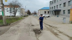 Прокуратура обязала Новомосковск привести в порядок 15 разбитых дорог