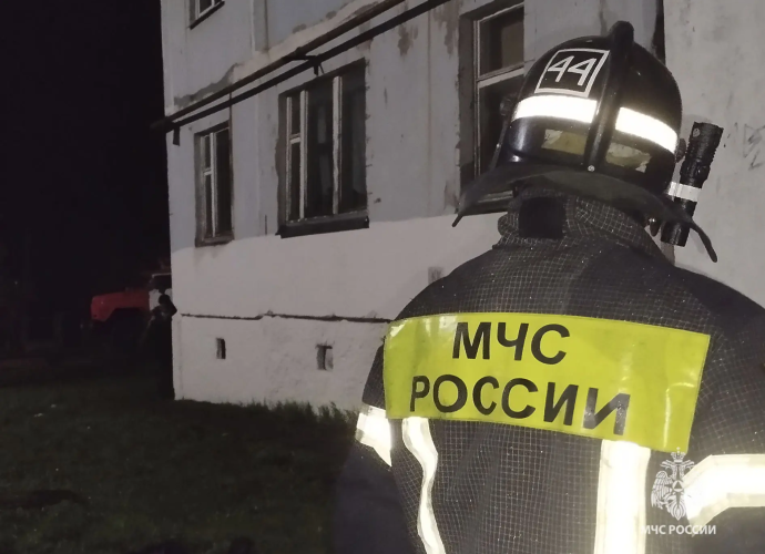 В Арсеньево спасатели эвакуировали 12 человек из многоэтажки