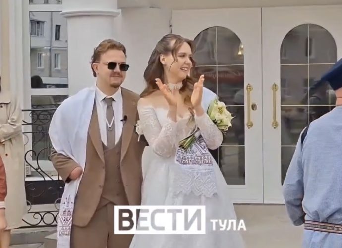 Художник Владислав Панов, пригласивший губернатора на свою свадьбу, женился в Новомосковске