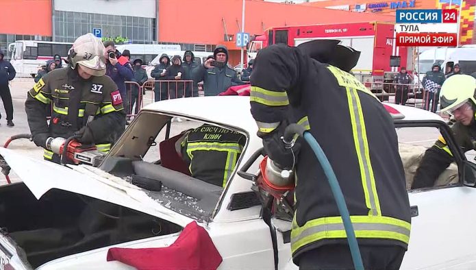 В Туле прошли соревнования спасателей ЦФО по ликвидации последствий ДТП