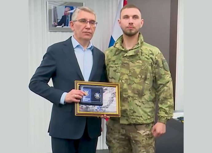 Дмитрий Миляев провел встречу с Сергеем Асташкиным, приехавшим в отпуск с СВО