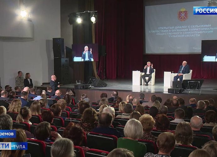 Три часа разговора глаза в глаза: третья встреча Дмитрия Миляева с сельскими старостами