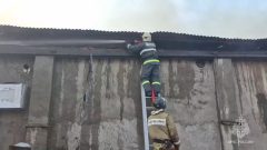 Пожарные ликвидировали открытое горение на складе в Щёкино