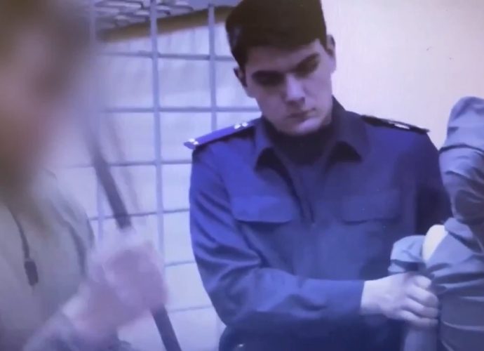 Следственные органы СК России по Тульской области завершили расследование уголовного дела в отношении 39-летнего мужчины. Его обвиняют в убийстве, совершенном в 2002 году, и в покушении на изнасилование в 2026 году.