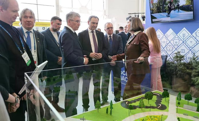 Дмитрий Миляев посетил международную выставку-конференцию ParkSeason Expo 2026 в Москве