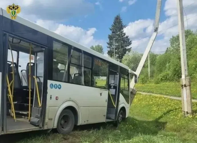 Прокуратура контролирует выяснение обстоятельств ДТП с рейсовым автобусом в Веневском районе
