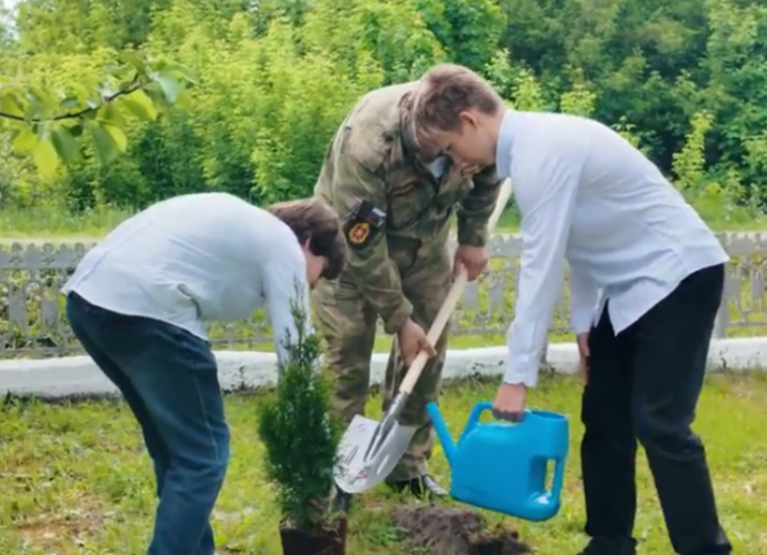 На станции Черепеть высадили «Сад памяти» в честь 85-летия Тульской оборонительной операции
