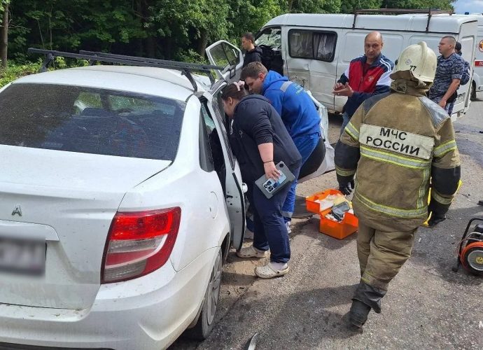 В Кимовском районе 6 человек пострадали при столкновении газели с легковушкой