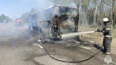 Сегодня утром, около 9:47, на 37-м километре автодороги Тула — Новомосковск в районе съезда на Тулу с трассы М-4 загорелся автобус. 