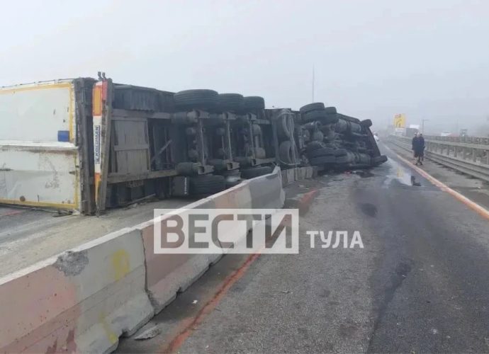 На 163-м километре федеральной трассы М-4 «Дон» произошло ДТП, осложнившее движение транспорта.