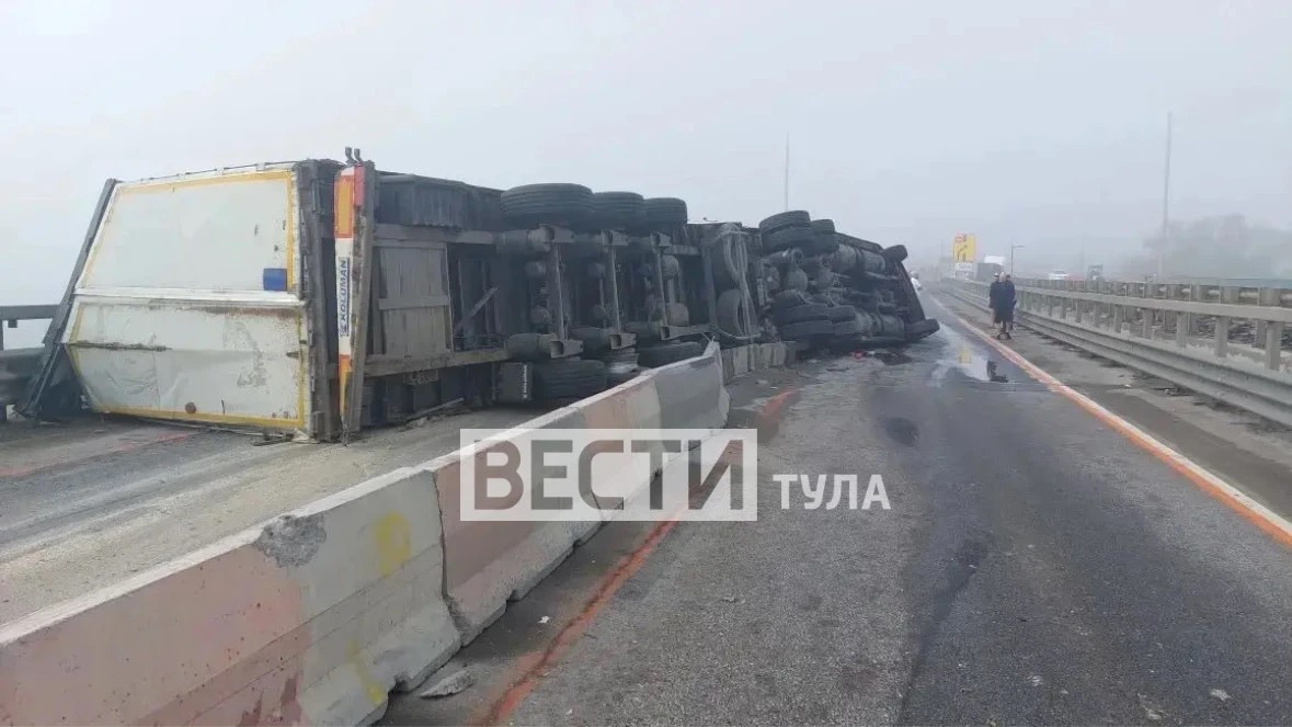 На 163-м километре федеральной трассы М-4 «Дон» произошло ДТП, осложнившее движение транспорта.