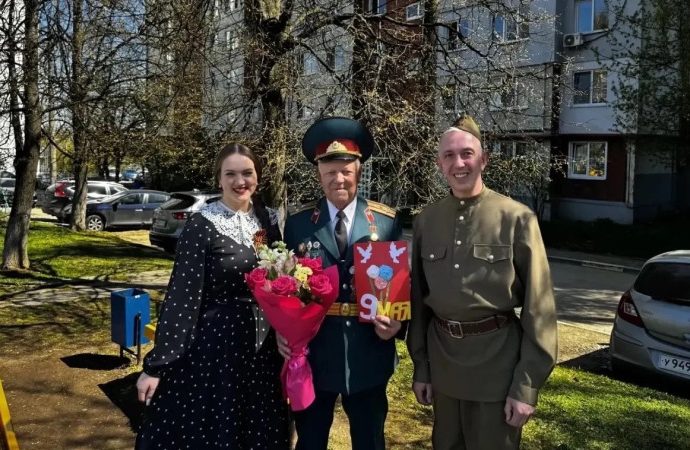 В преддверии 81-й годовщины Победы в областной столице началась патриотическая акция «Спой ветерану».