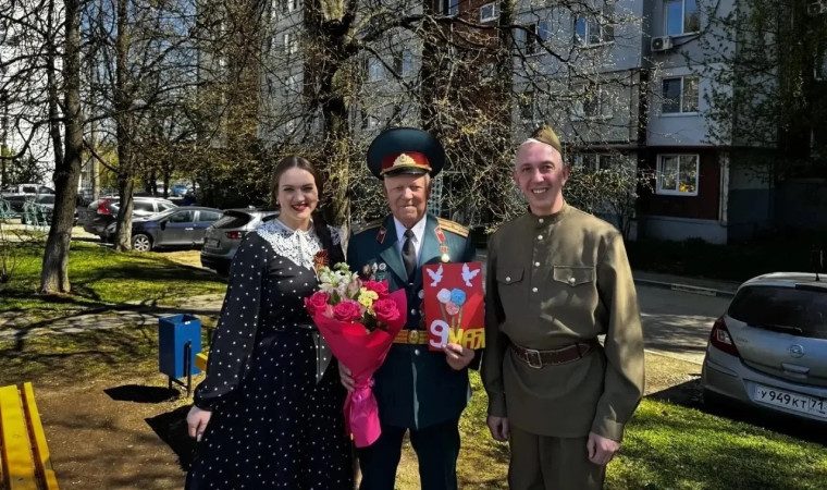 В преддверии 81-й годовщины Победы в областной столице началась патриотическая акция «Спой ветерану».