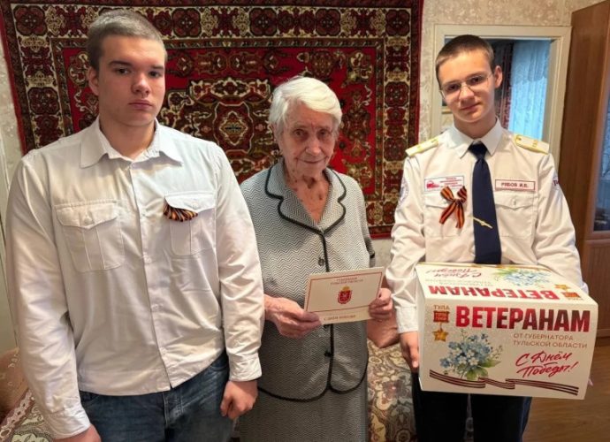 В Советском округе Тулы ветераны получили подарки от губернатора