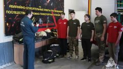 На базе 4-й пожарно-спасательной части в Туле прошёл инструктаж для волонтёров по тушению природных пожаров.
