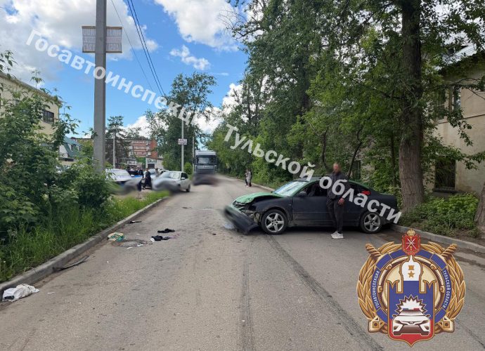 В Алексине 14-летний подросток без прав на мотоцикле врезался в легковушку